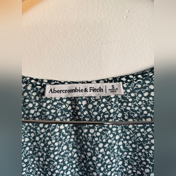 Abercrombie & Fitch, Floral Cropped Top, Green/Cream, Size Small - Picture 6 of 6